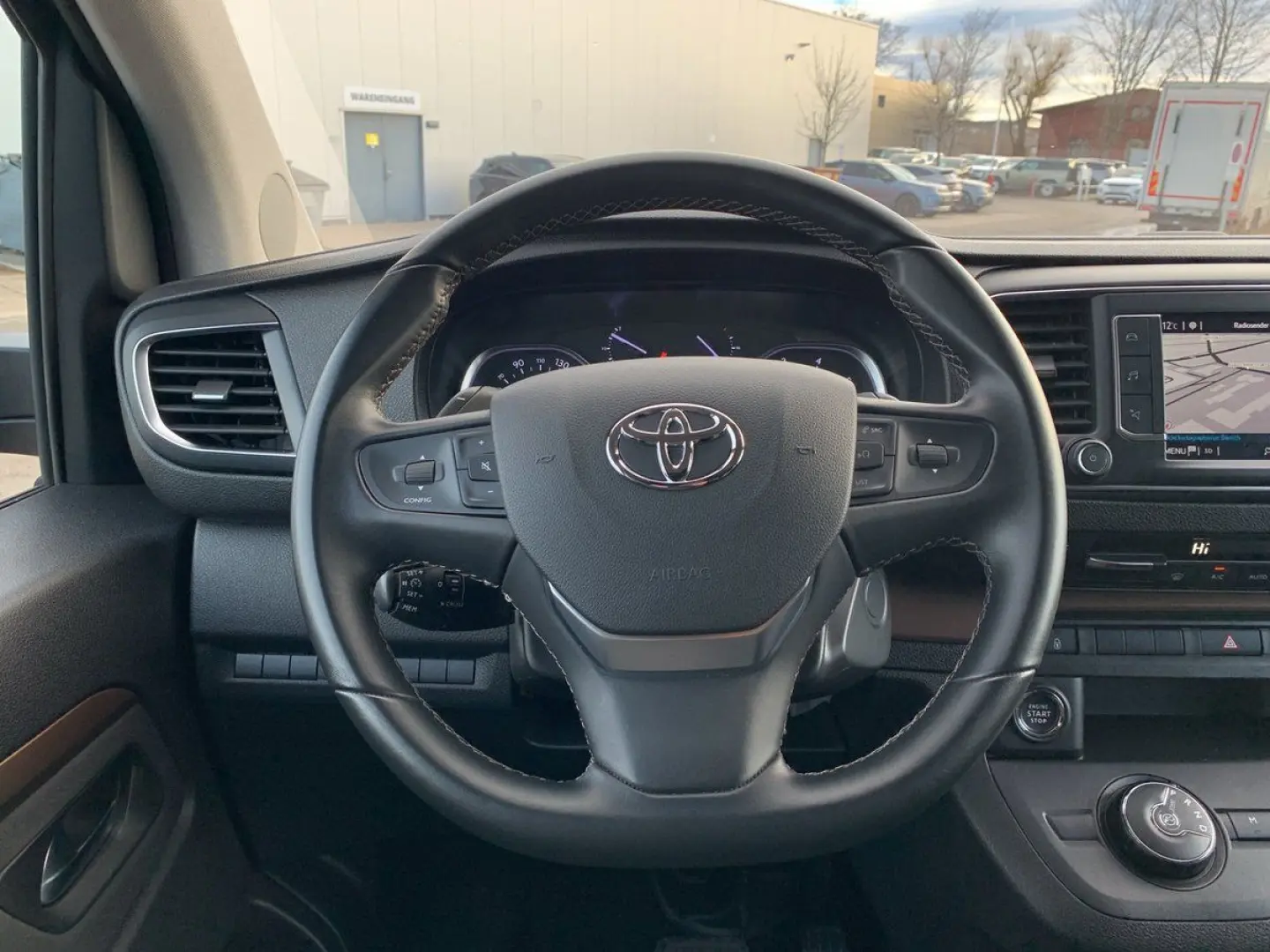 Proace Verso 2.0 D-4D L2 Executive NAVI+SHZ+APP