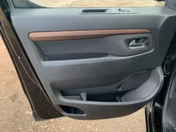 Proace Verso 2.0 D-4D L2 Executive NAVI+SHZ+APP