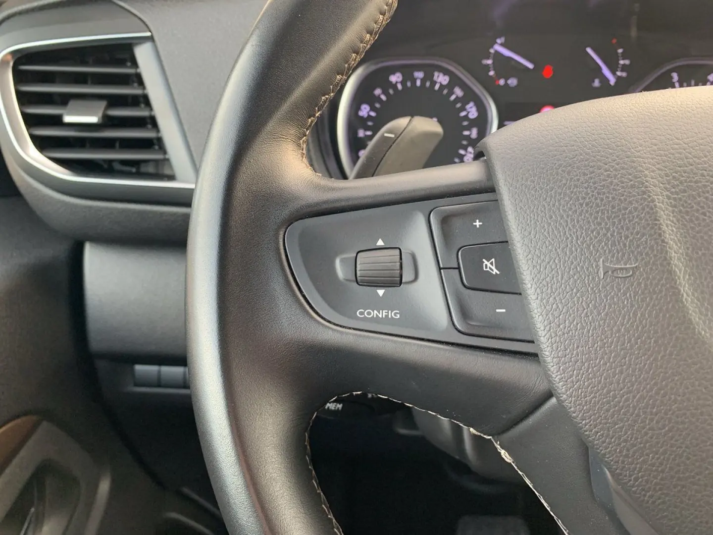 Proace Verso 2.0 D-4D L2 Executive NAVI+SHZ+APP