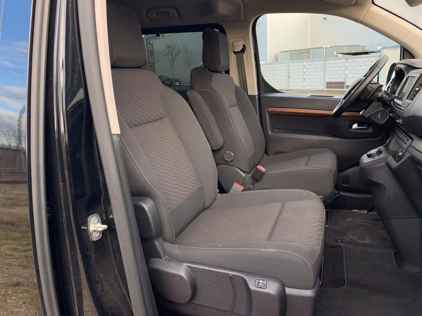 Proace Verso 2.0 D-4D L2 Executive NAVI+SHZ+APP