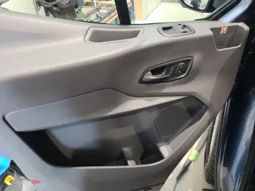 Transit Trail Kombi 350 L3 8-Sitzer Bluetooth