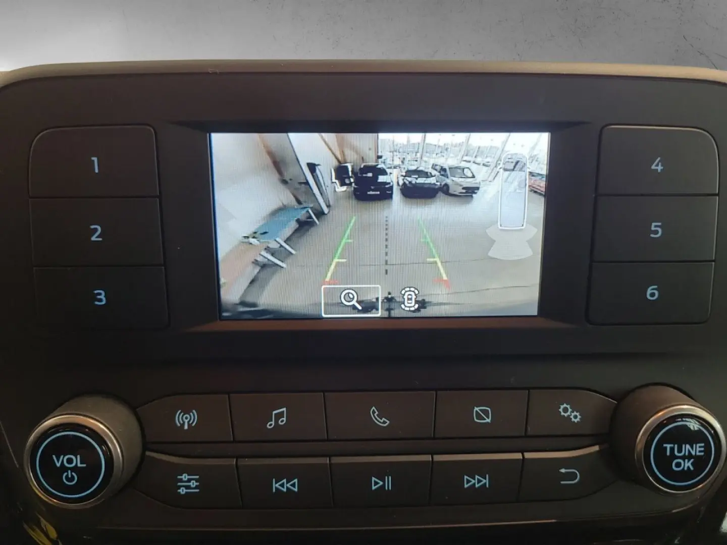 Transit Trail Kombi 350 L3 8-Sitzer Bluetooth