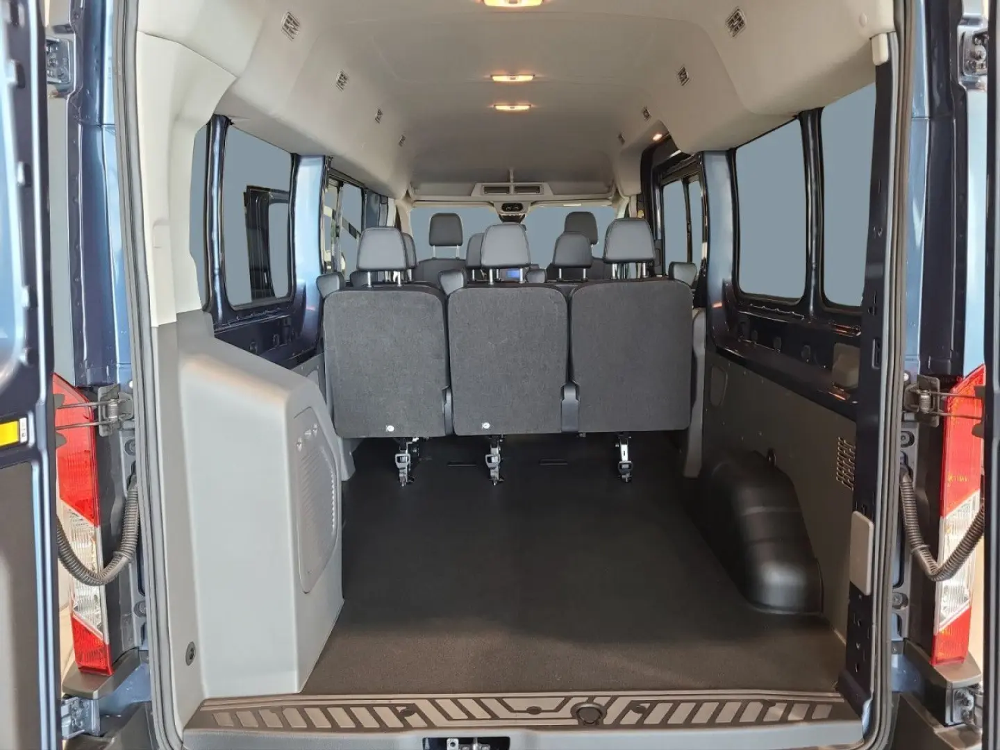 Transit Trail Kombi 350 L3 8-Sitzer Bluetooth