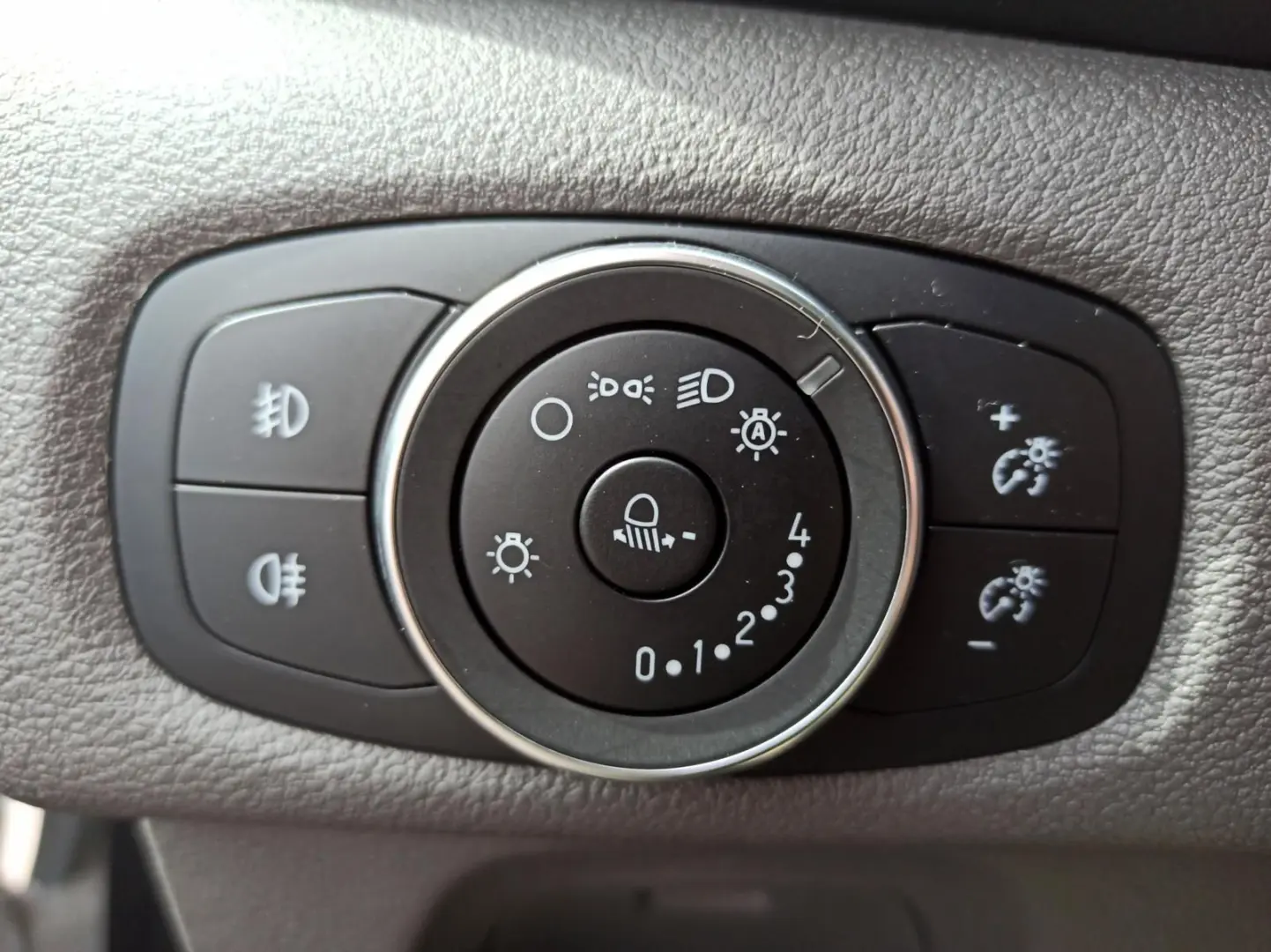 Custom L2 Trend 2.0L / 9-Sitzer / Apple-Car-Play