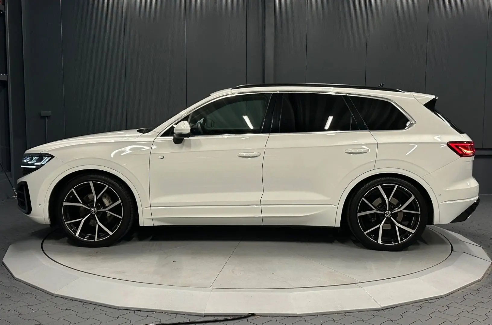 Touareg R-Line 4Motion*22Zoll*NP:110.930 EUR !!!
