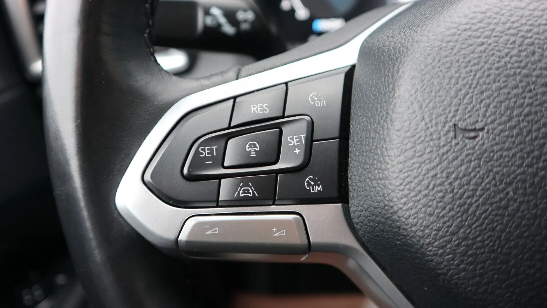 Amarok 3.0 TDI Aventura Doppelkab 4M-LED-LKZ-AHK