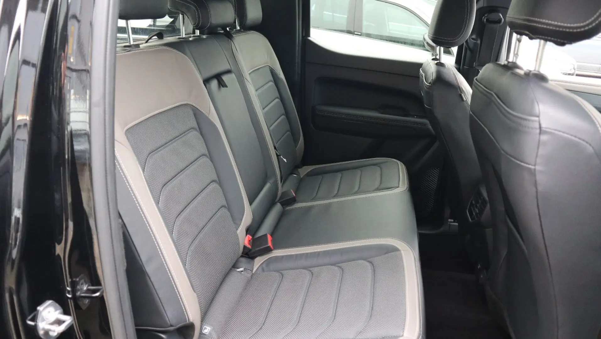 Amarok 3.0 TDI Aventura Doppelkab 4M-LED-LKZ-AHK