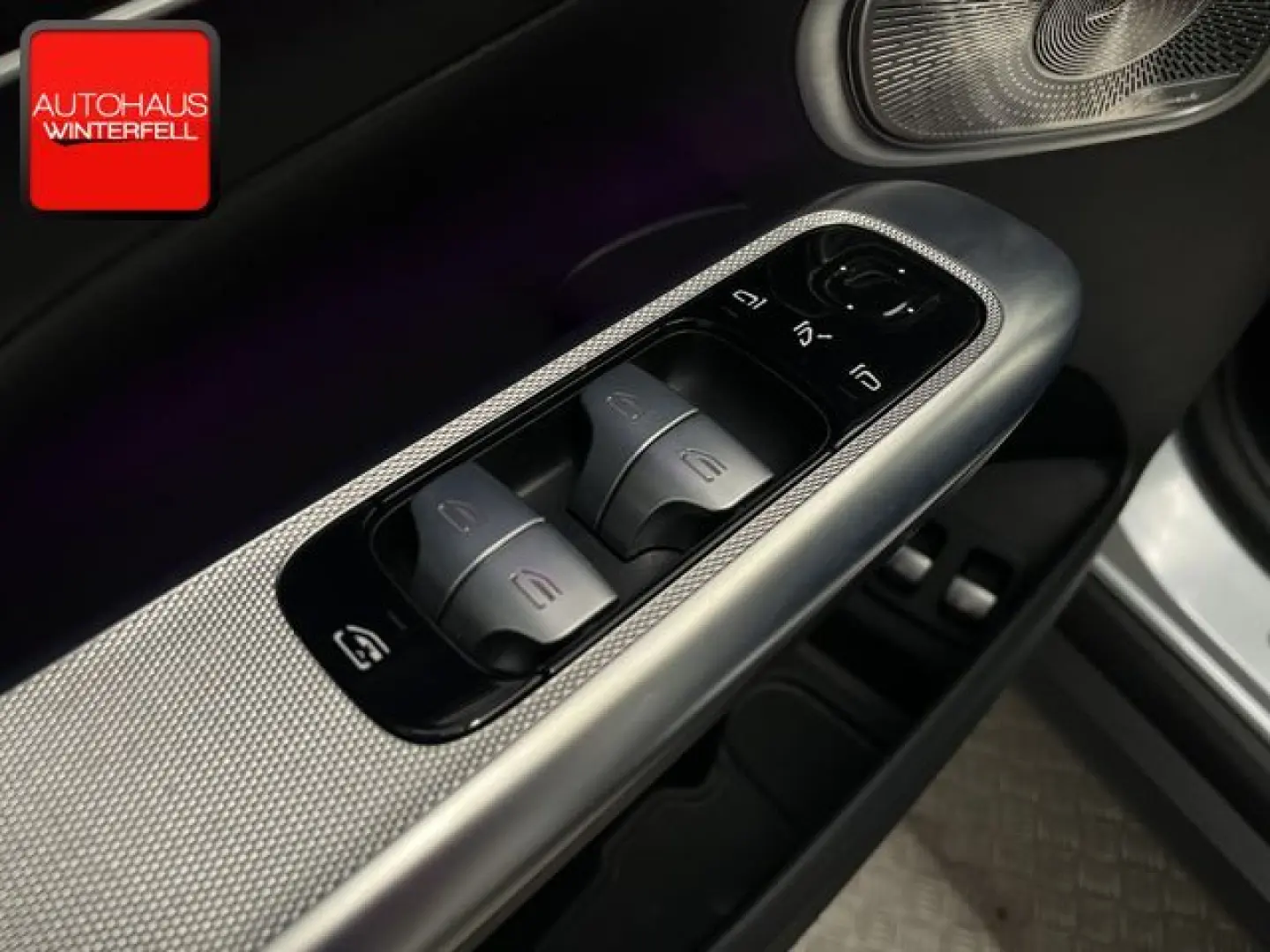 GLC 300 e 4M AVANTGARDE MEMO+MASSAGE+BURMESTER+