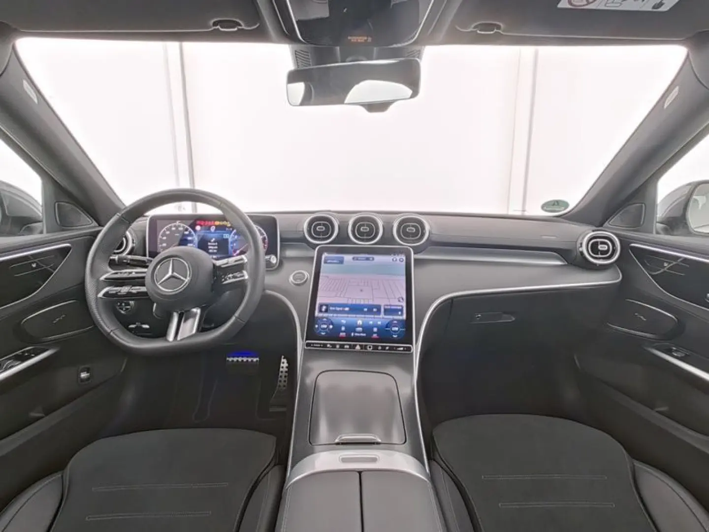 C 180 AMG+DIGITAL LIGHT+NAV+360°+AMBIENTE+18