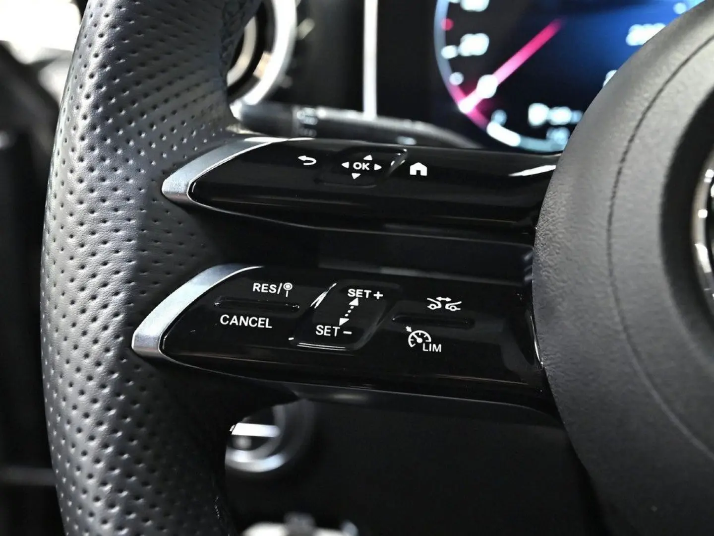 C 300 e AMG Line Night AHK 360° LED+ MBUX 18