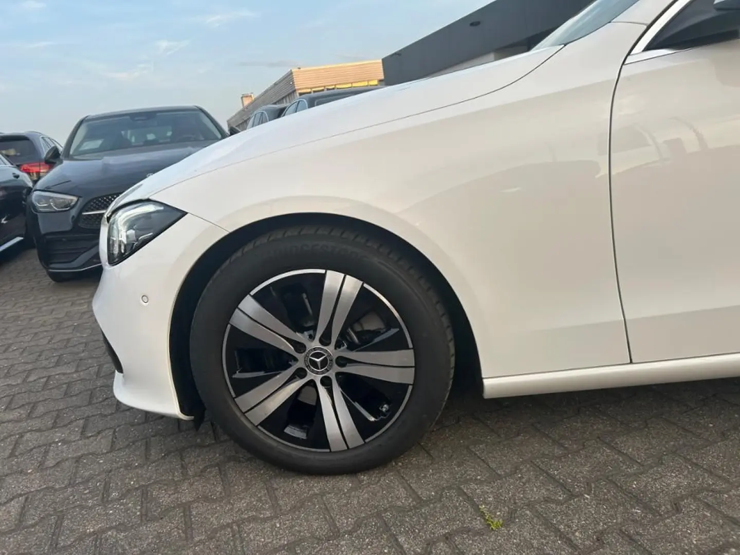 C 200 4M +AVANTG+MBUX+LED+KAM+AMBI+SOUND+ASSIST+