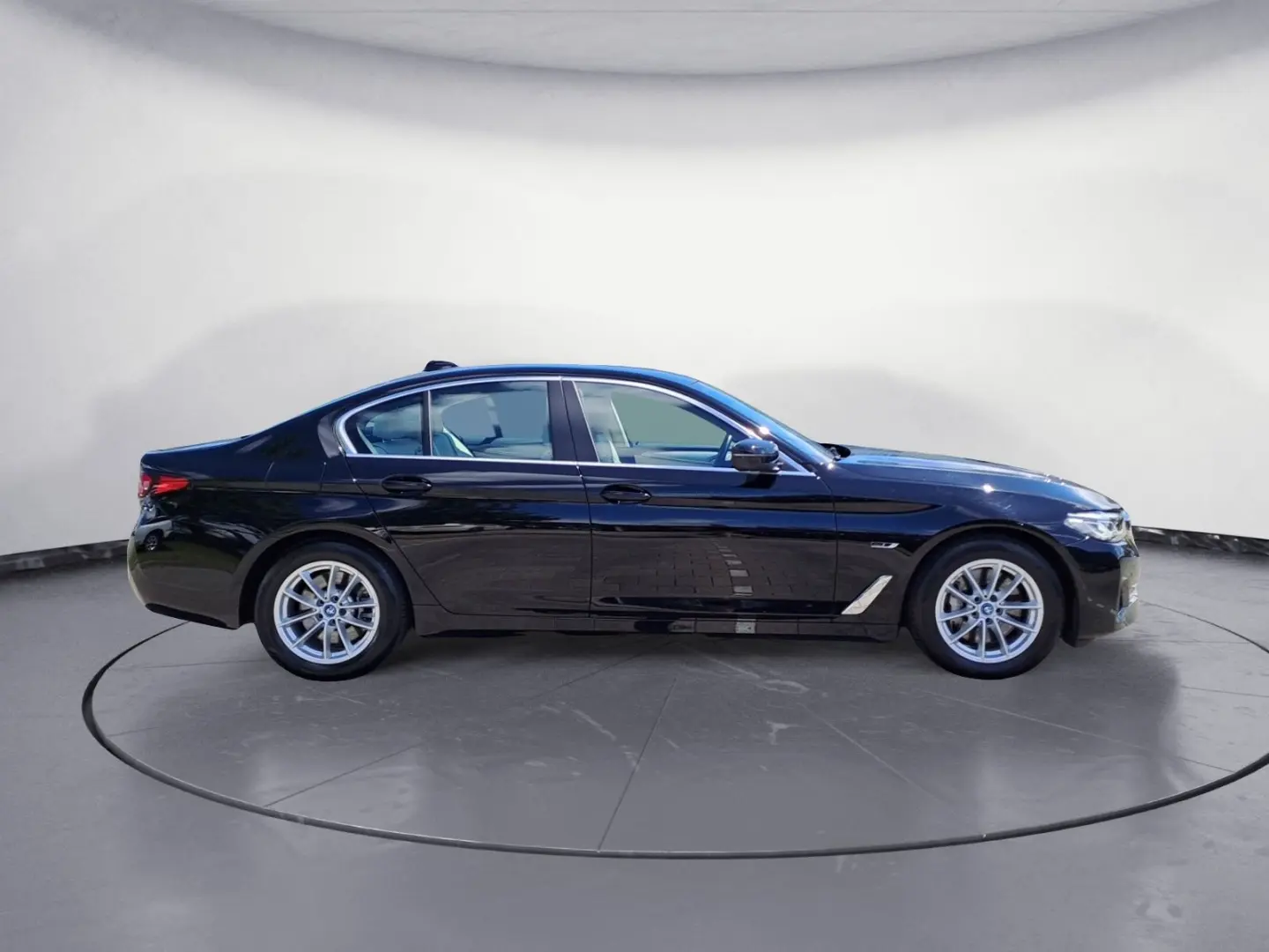 545e xDrive Aktivlenkung ACC Head-Up Leder PDC