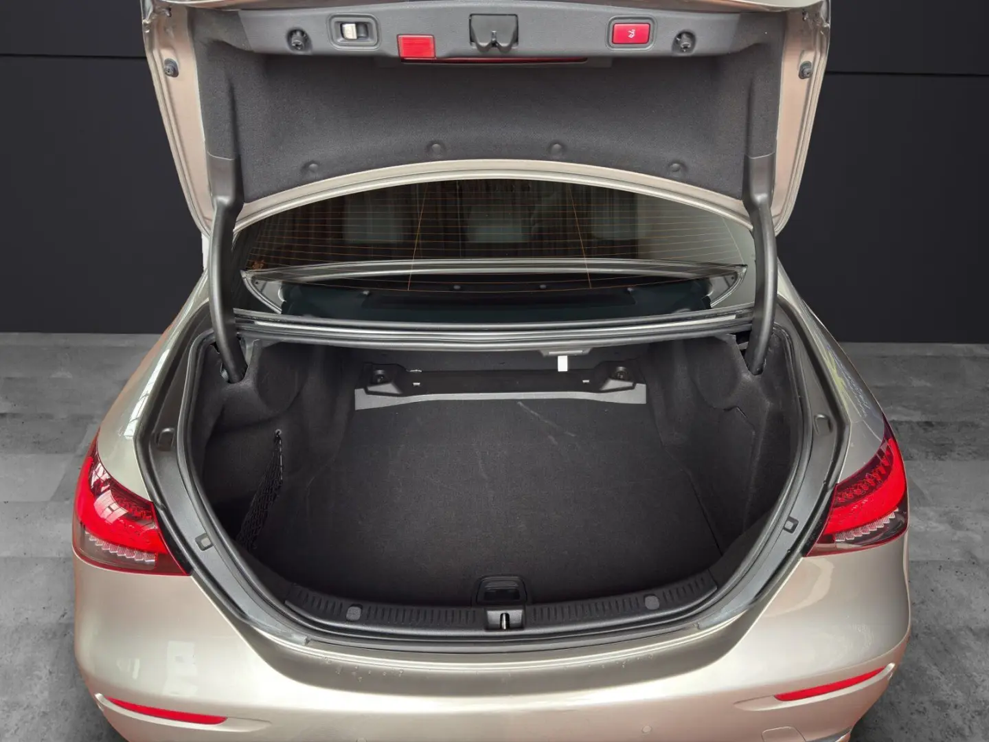 E 200*Avantgarde*Carplay*Distronic* Standh.*AHK*