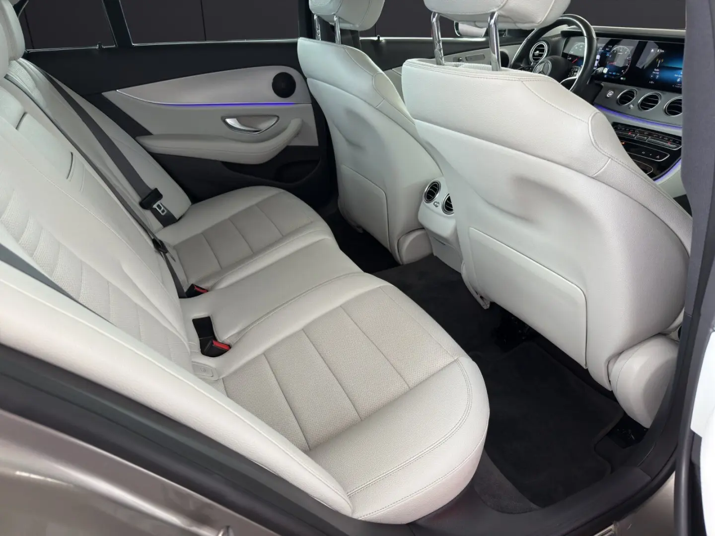 E 200*Avantgarde*Carplay*Distronic* Standh.*AHK*
