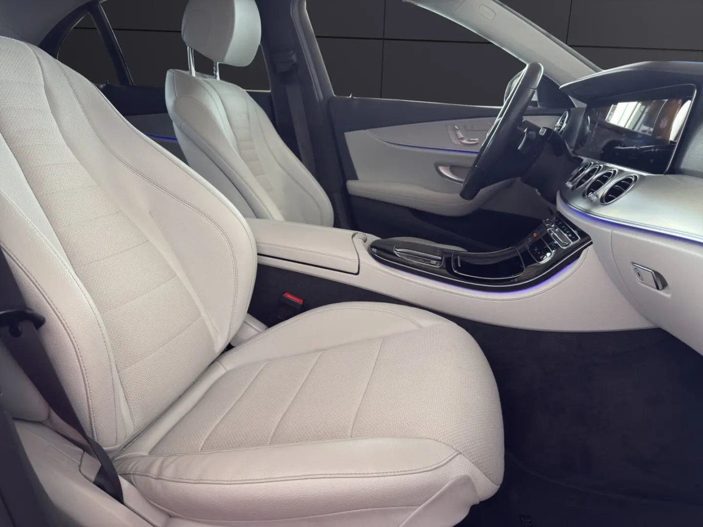 E 200*Avantgarde*Carplay*Distronic* Standh.*AHK*