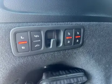 SQ7 TFSI*NAVI*HUD*LEDER*AHK*7-SITZER*PANO*OPTIK-