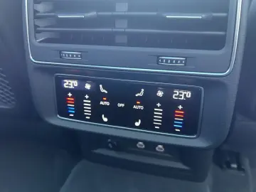 SQ7 TFSI*NAVI*HUD*LEDER*AHK*7-SITZER*PANO*OPTIK-