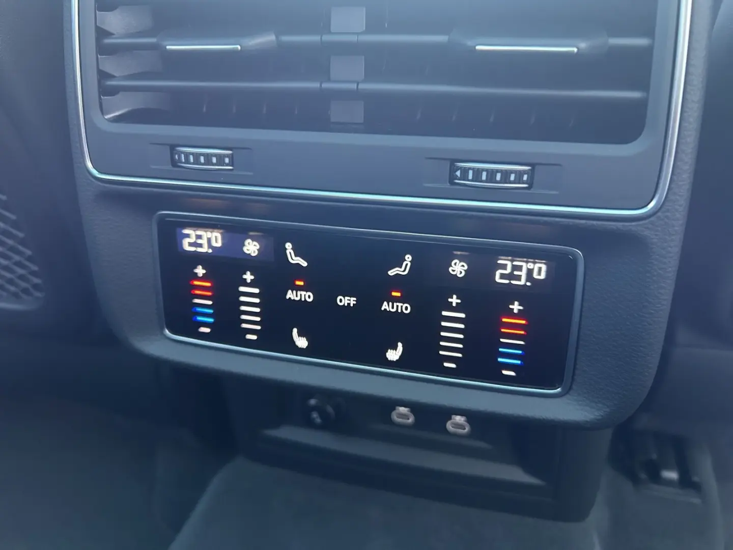 SQ7 TFSI*NAVI*HUD*LEDER*AHK*7-SITZER*PANO*OPTIK-