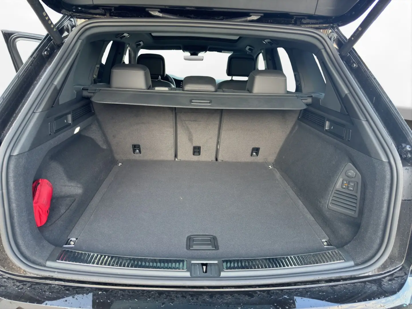 Touareg 3.0 TDI 4MOTION R-Line BLACK STYLE | AHK