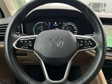 Touareg Atmos 4MeHybrid V6TSI AHK*LUFT*360*Pano!