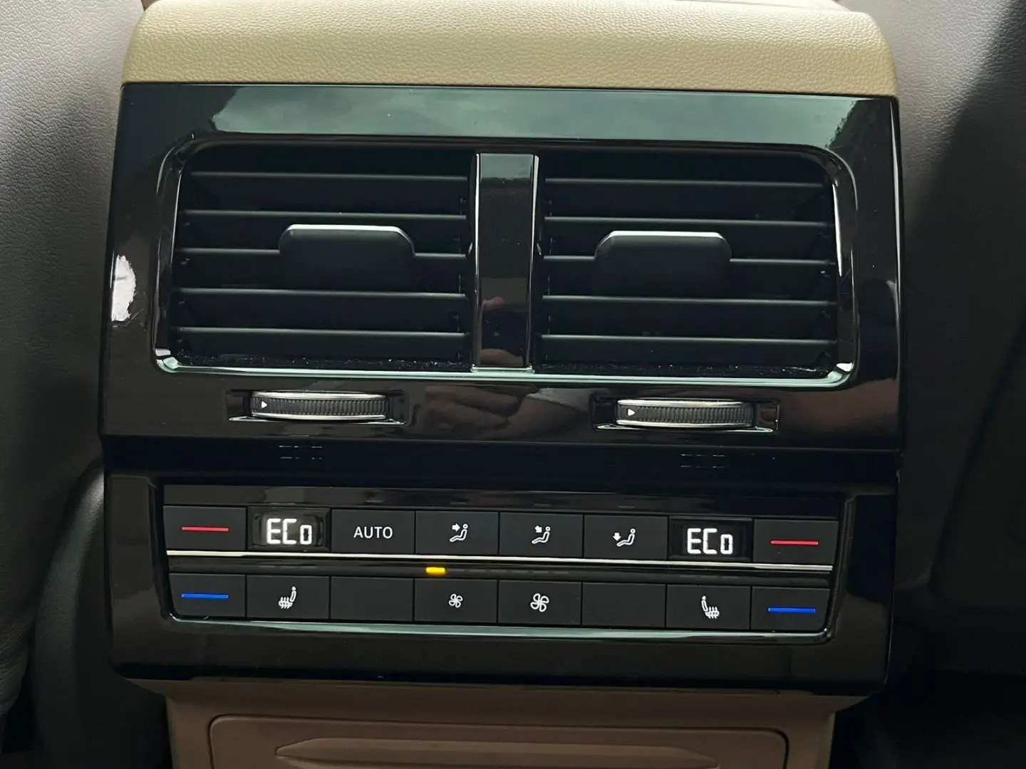 Touareg Atmos 4MeHybrid V6TSI AHK*LUFT*360*Pano!