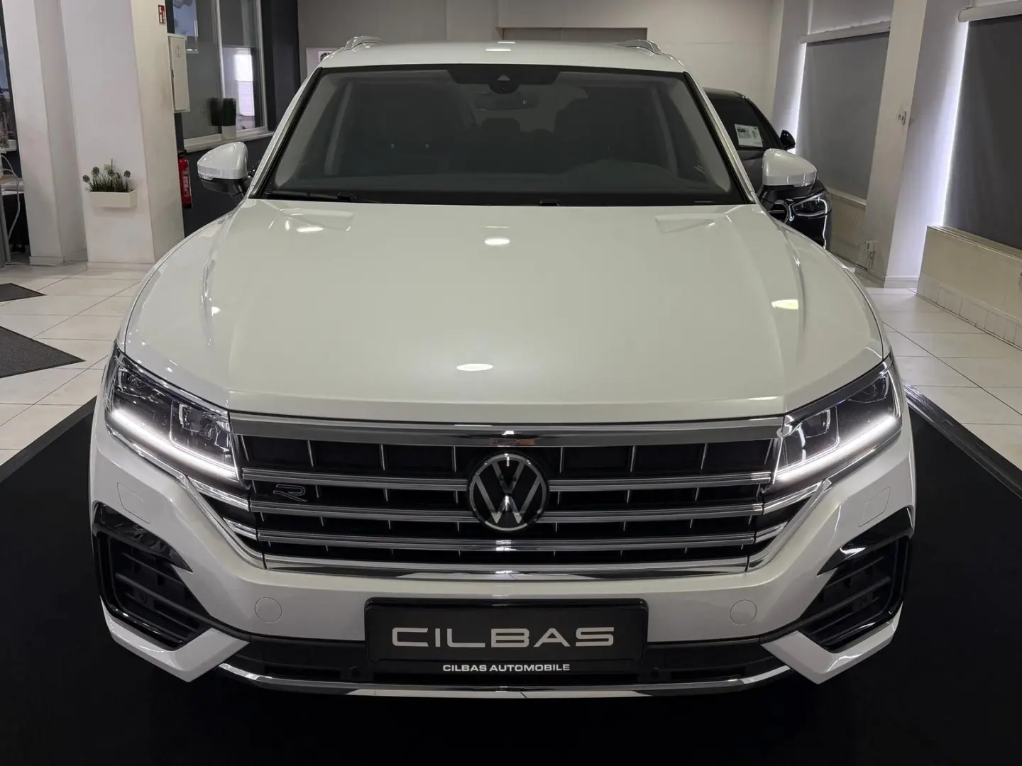 Touareg Elegance 4Motion R-Line LUFT*AHK*VIRTUAL