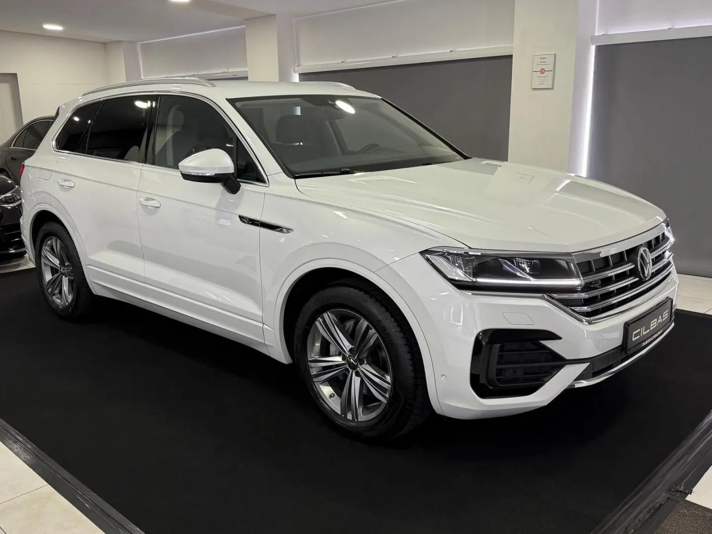 Touareg Elegance 4Motion R-Line LUFT*AHK*VIRTUAL