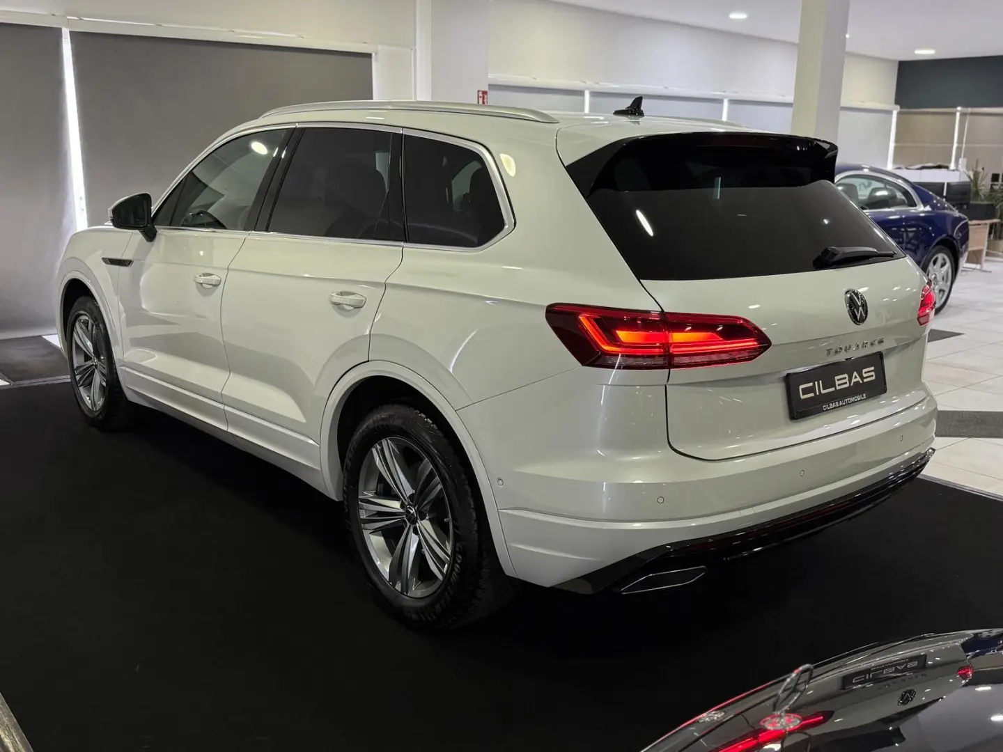 Touareg Elegance 4Motion R-Line LUFT*AHK*VIRTUAL