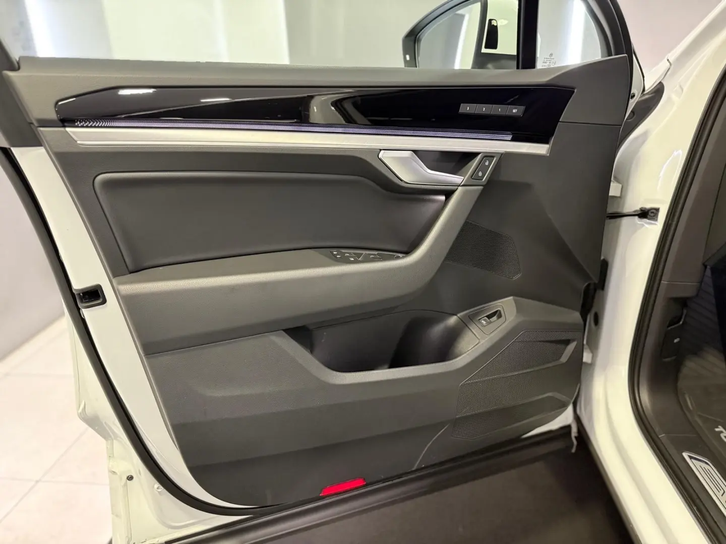 Touareg Elegance 4Motion R-Line LUFT*AHK*VIRTUAL