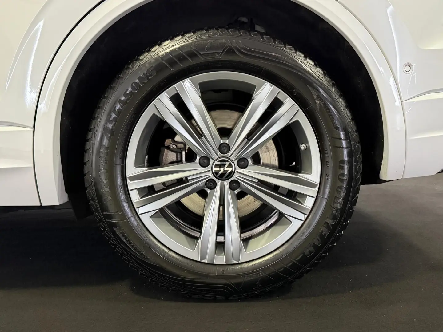 Touareg Elegance 4Motion R-Line LUFT*AHK*VIRTUAL