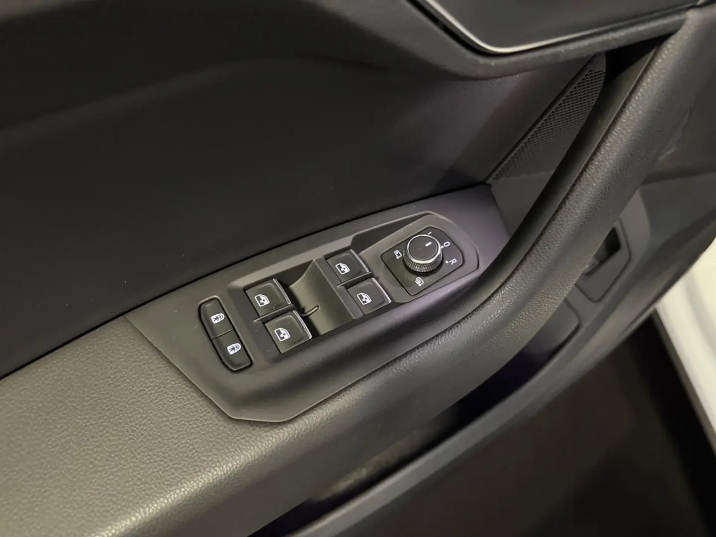 Touareg Elegance 4Motion R-Line LUFT*AHK*VIRTUAL
