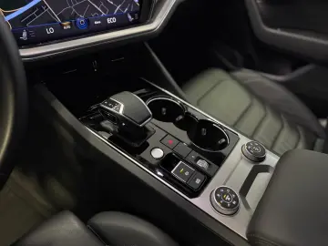 Touareg Elegance 4Motion R-Line LUFT*AHK*VIRTUAL