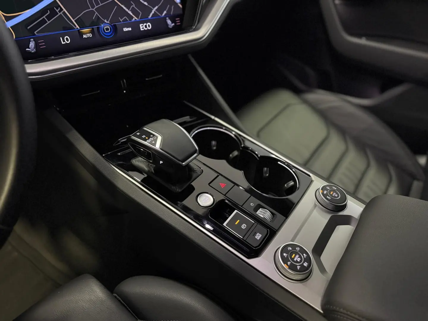 Touareg Elegance 4Motion R-Line LUFT*AHK*VIRTUAL