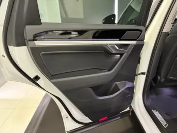 Touareg Elegance 4Motion R-Line LUFT*AHK*VIRTUAL