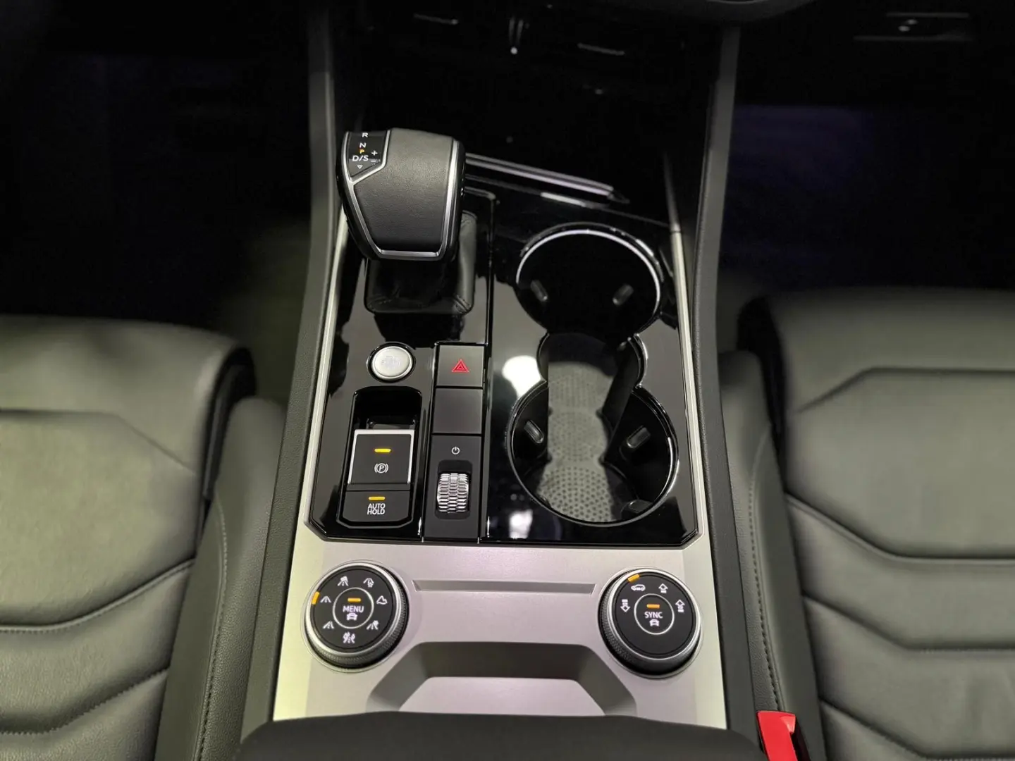Touareg Elegance 4Motion R-Line LUFT*AHK*VIRTUAL