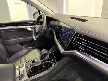 Touareg Elegance 4Motion R-Line LUFT*AHK*VIRTUAL