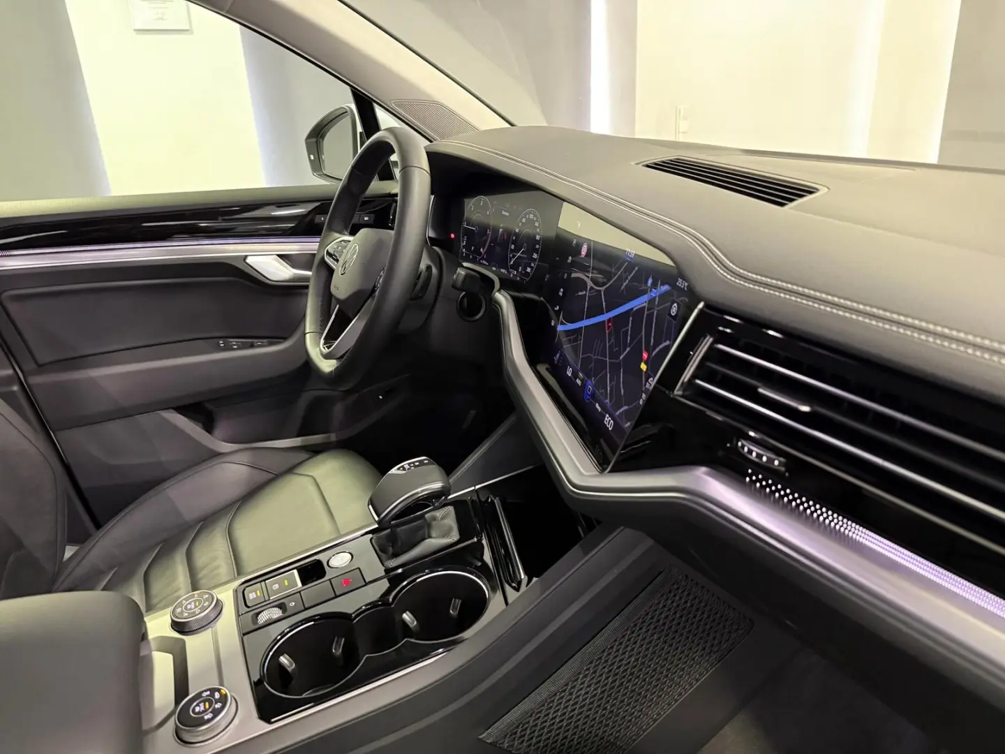 Touareg Elegance 4Motion R-Line LUFT*AHK*VIRTUAL