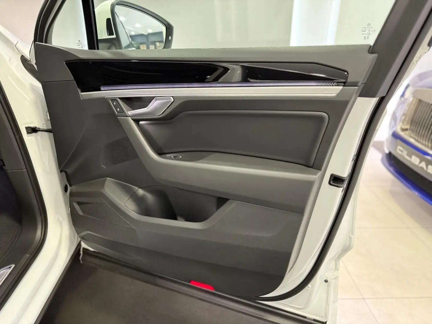 Touareg Elegance 4Motion R-Line LUFT*AHK*VIRTUAL