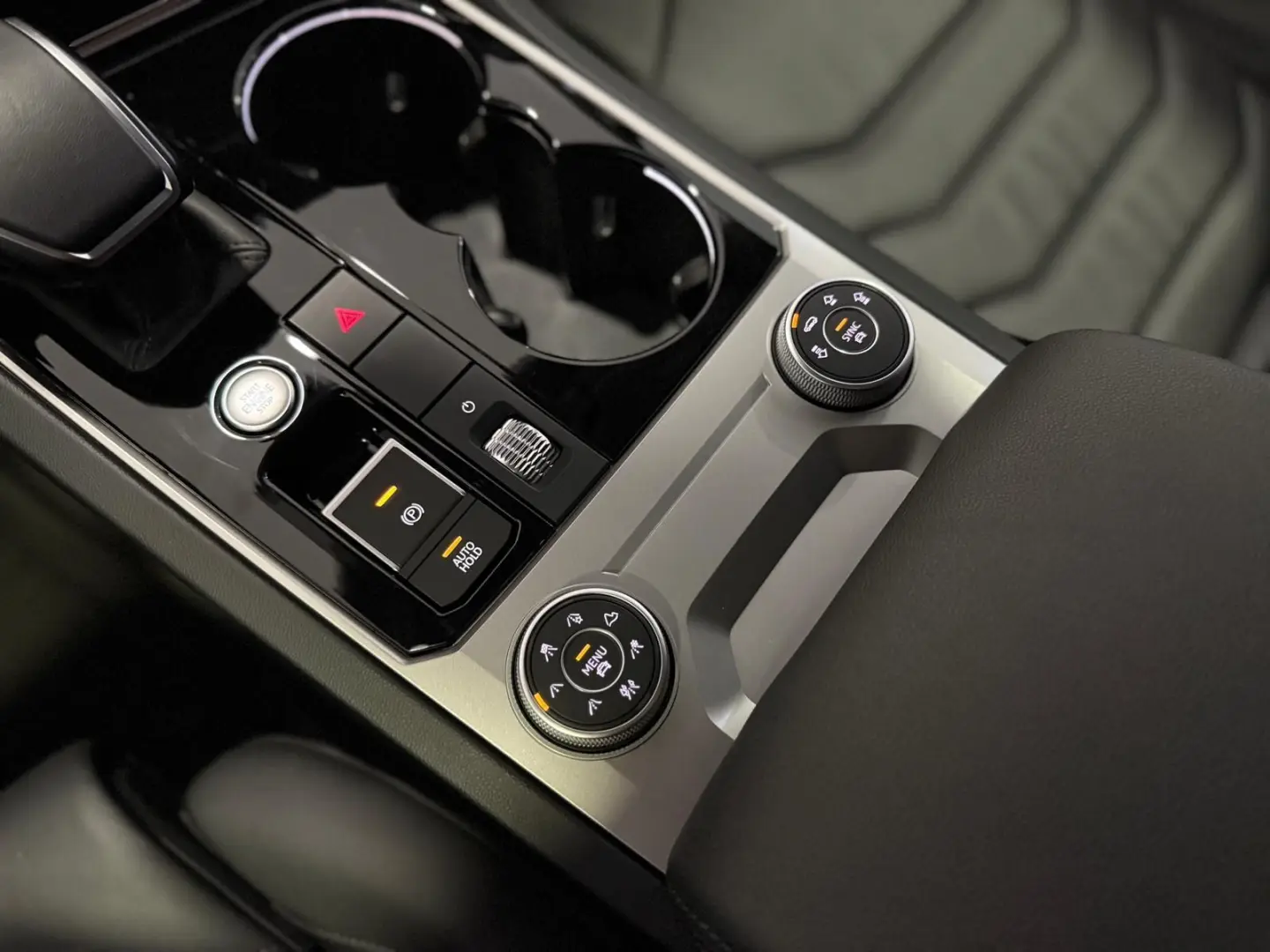 Touareg Elegance 4Motion R-Line LUFT*AHK*VIRTUAL