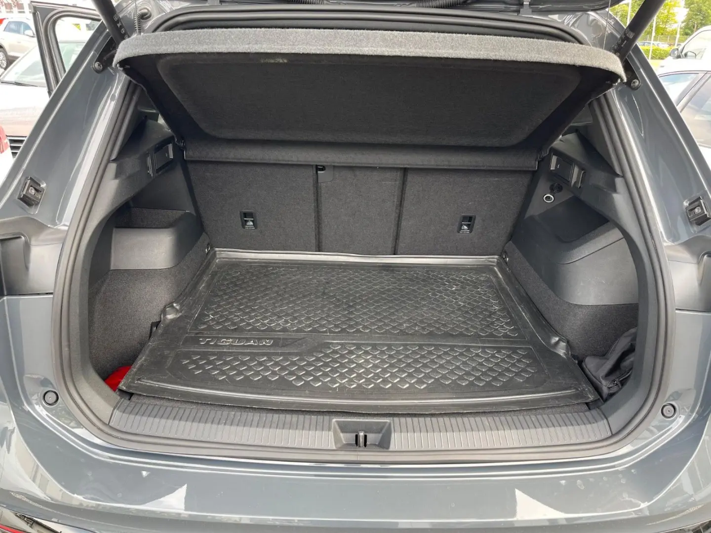 Tiguan R-Line 2.0 TDI+DSG+ALLRAD+HD-MATRIX+IQ-DR