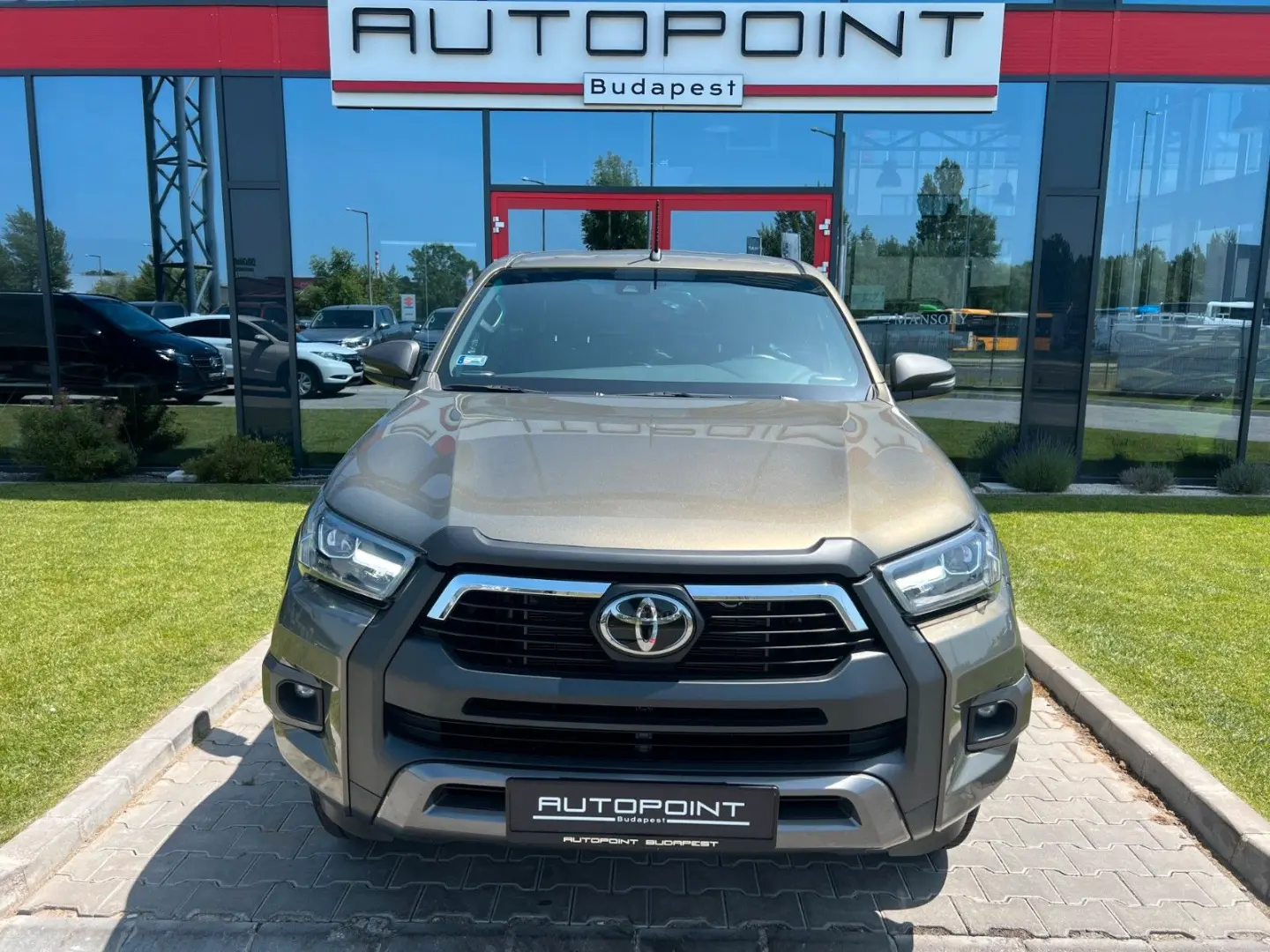 Hilux INVINCIBLE 2,8 D4-D °JBL °AHK °TSS