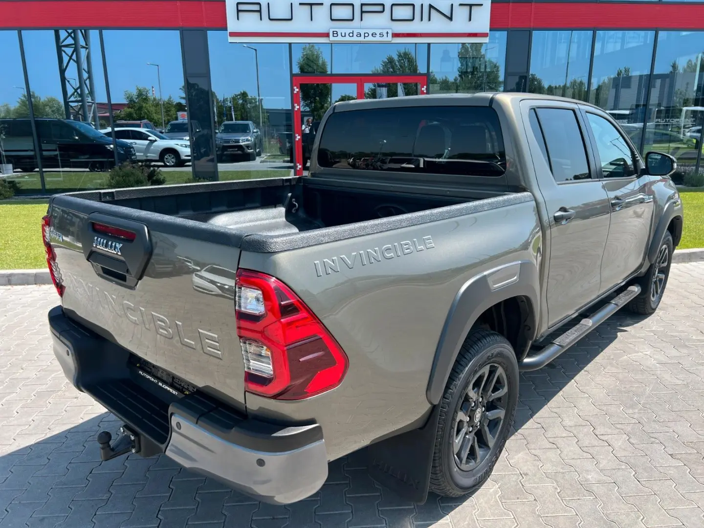Hilux INVINCIBLE 2,8 D4-D °JBL °AHK °TSS