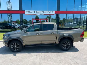 Hilux INVINCIBLE 2,8 D4-D °JBL °AHK °TSS