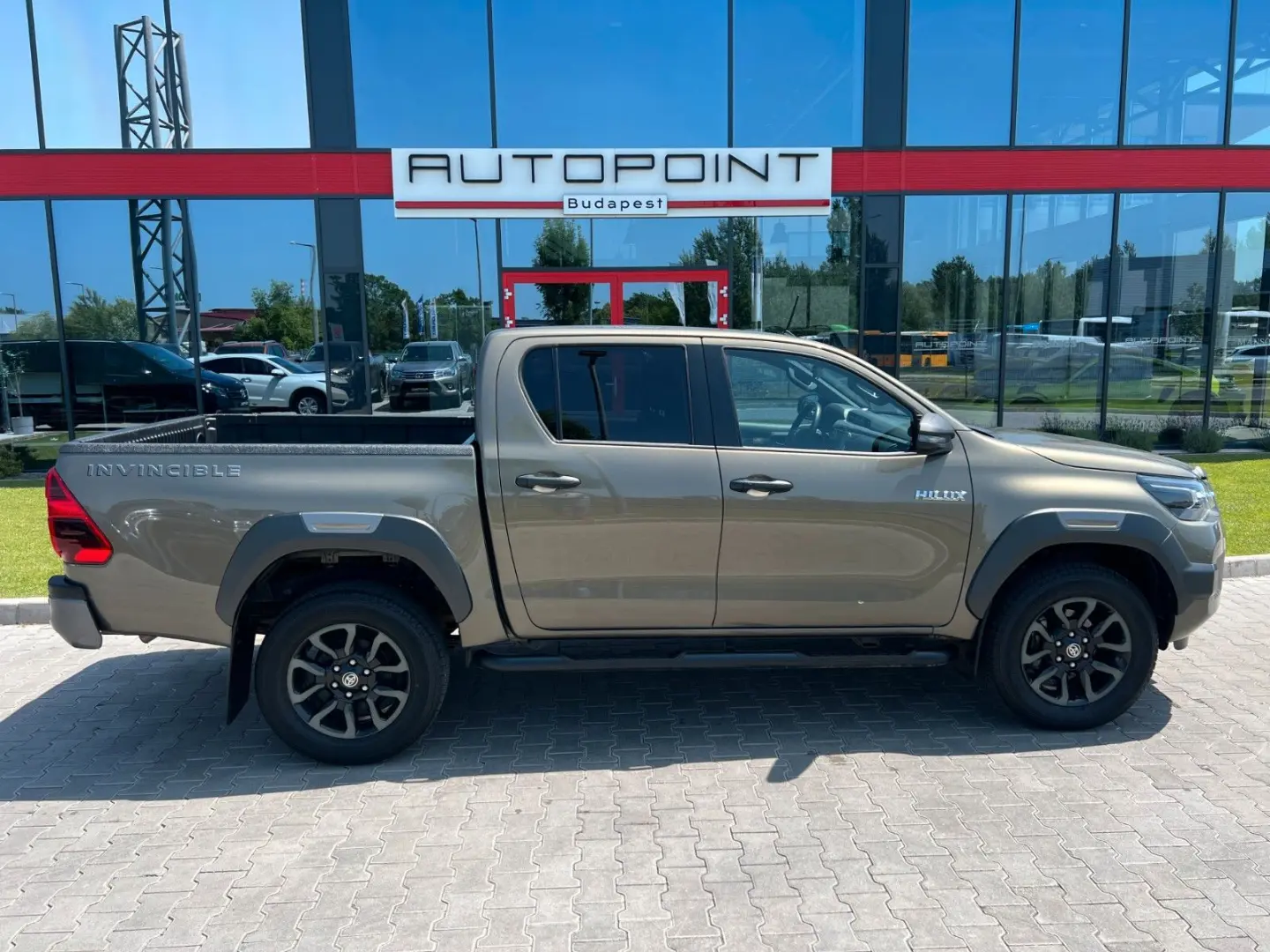 Hilux INVINCIBLE 2,8 D4-D °JBL °AHK °TSS