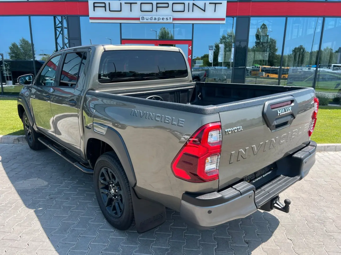 Hilux INVINCIBLE 2,8 D4-D °JBL °AHK °TSS
