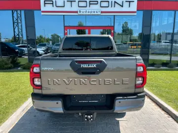 Hilux INVINCIBLE 2,8 D4-D °JBL °AHK °TSS