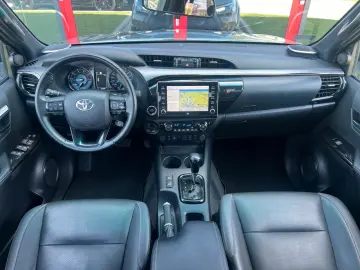 Hilux INVINCIBLE 2,8 D4-D °JBL °AHK °TSS