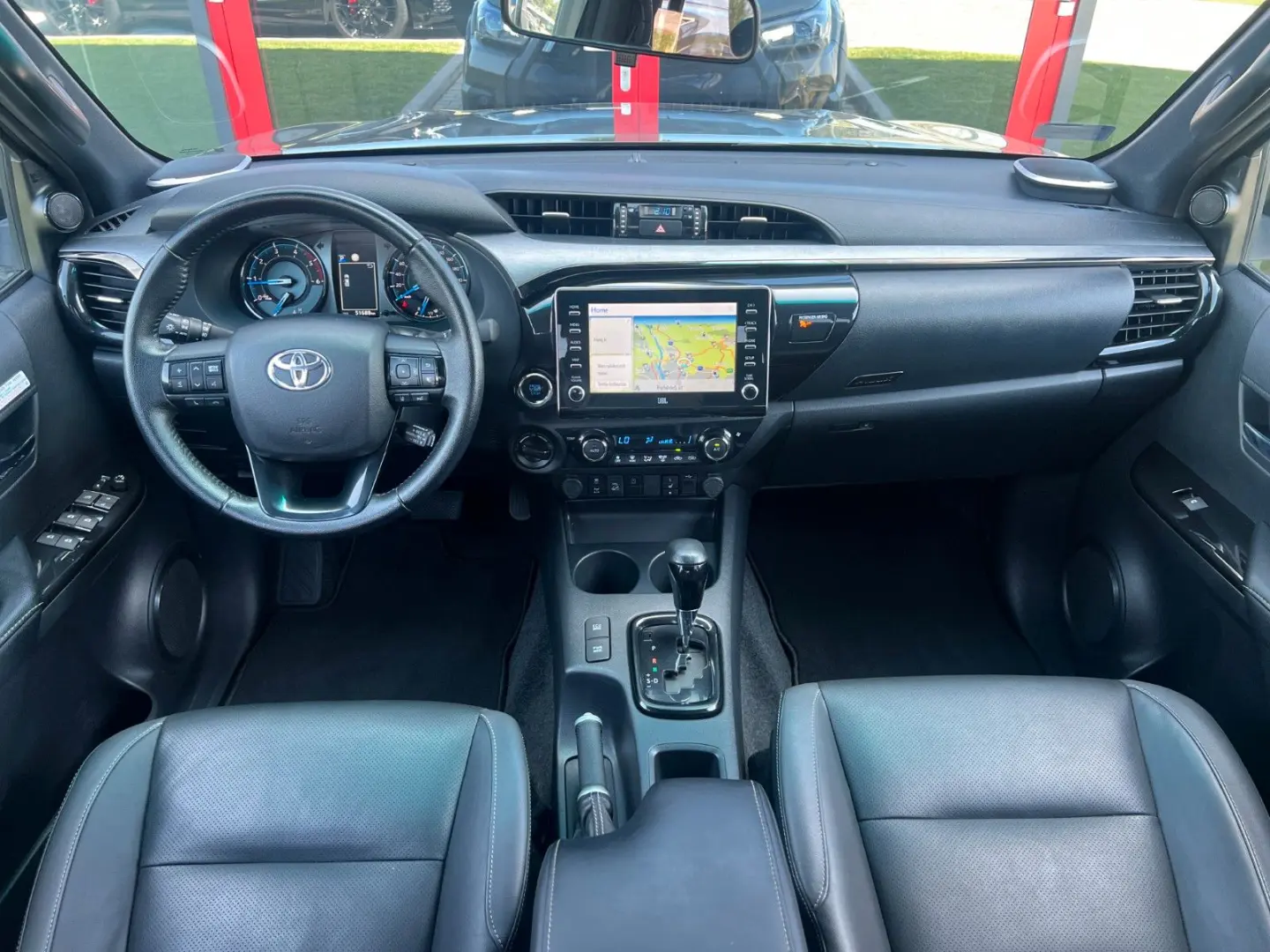 Hilux INVINCIBLE 2,8 D4-D °JBL °AHK °TSS