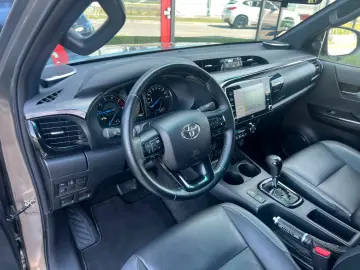 Hilux INVINCIBLE 2,8 D4-D °JBL °AHK °TSS