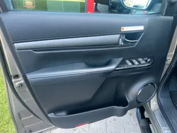 Hilux INVINCIBLE 2,8 D4-D °JBL °AHK °TSS